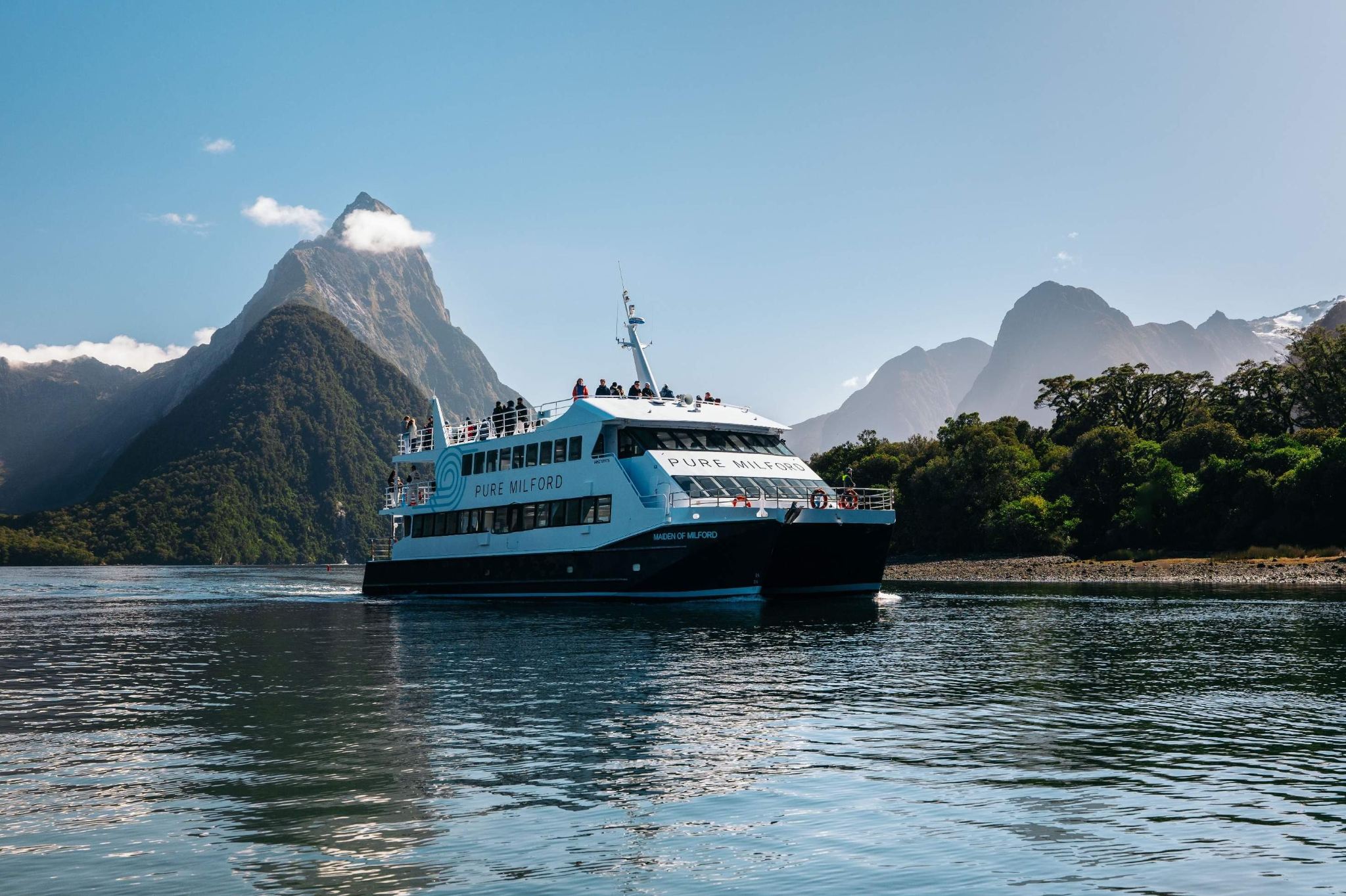 Milford Sound / Piopiotahi 1-day tour with cruise, departing from Queenstown or Te Anau