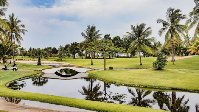 Озерный край - Royal Lakeside Golf Club