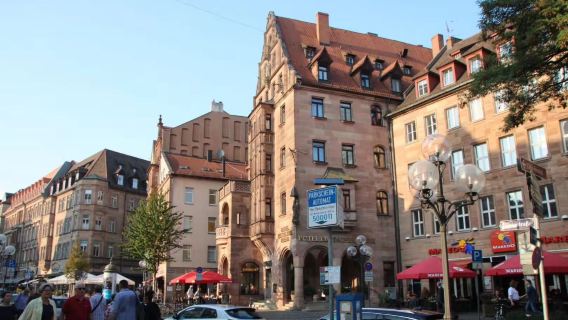 Kastil Nuremberg + Museum Mainan Nuremberg + Alun-Alun Pasar Utama + perjalanan satu hari Gereja Our Lady Nuremberg