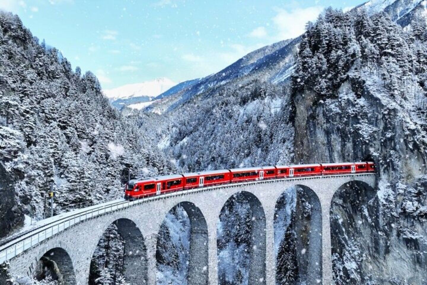 tour di un giorno a Saint Moritz e sul treno Bernina Express in Svizzera|Milano andata e ritorno|Paesaggi mozzafiato delle Alpi