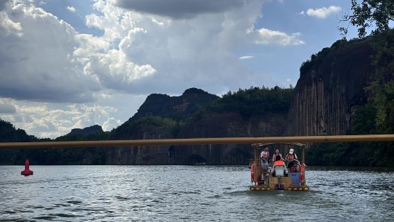 Tour 1 ngày Ôn Châu Hồ Nam bao gồm hồ Đông Giang, hẻm núi Long Cảnh, khu tham quan Bạch Lang và Cao Ỷ Lĩnh có dịch vụ tiếng Anh