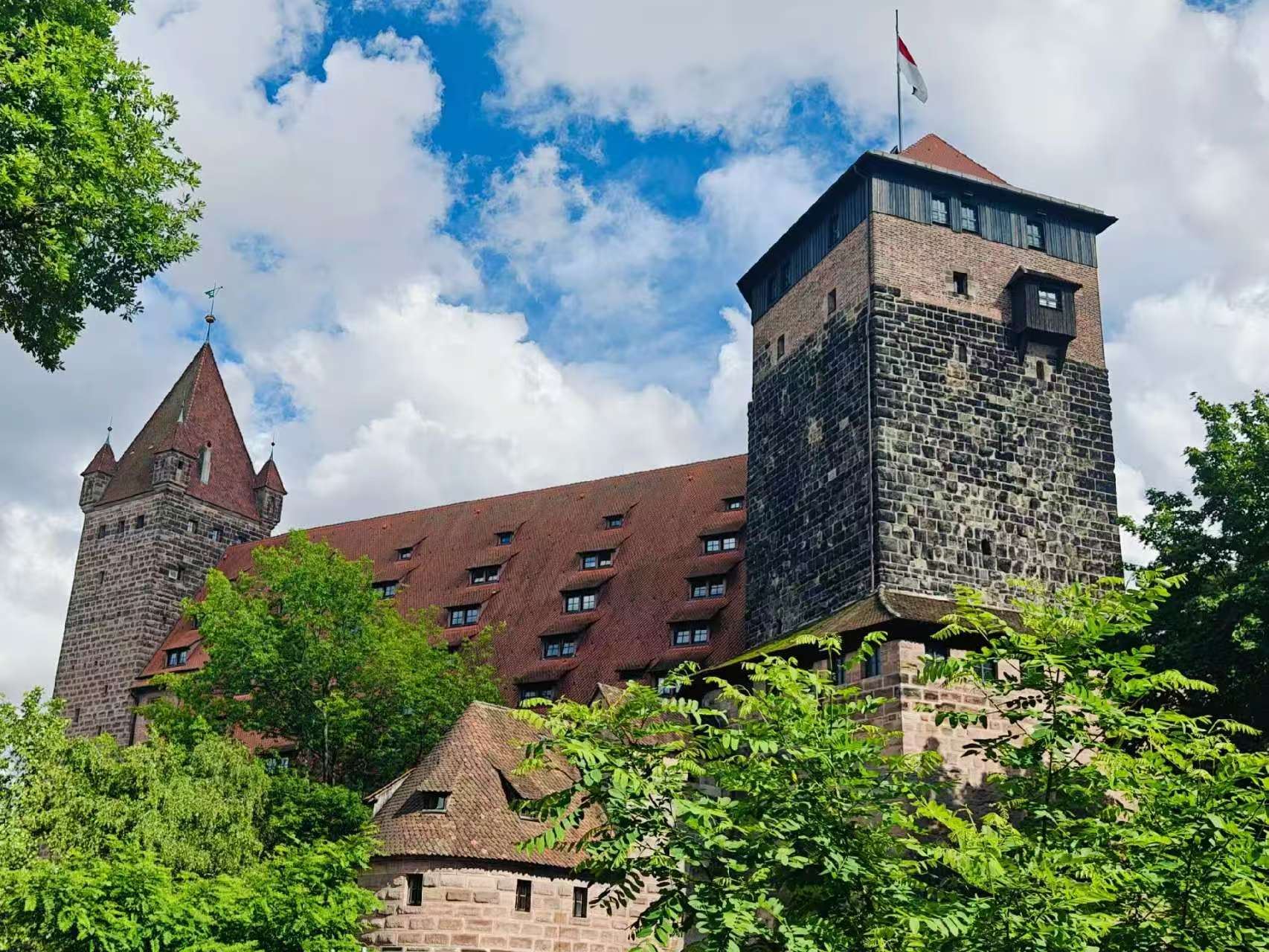 ทัวร์ 1 วัน ปราสาทหลวงนูเรมเบิร์ก + จัตุรัสตลาดหลัก + โบสถ์เซนต์ลอเรนซ์ + พิพิธภัณฑ์รถไฟเยอรมัน