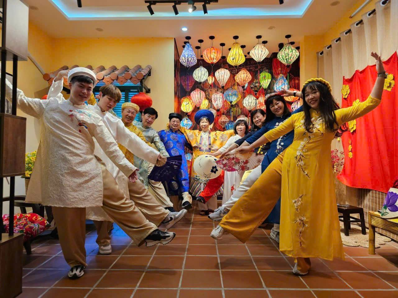 Da Nang: prova l'esperienza dell'Ao Dai con lo spettacolo di Ao Dai