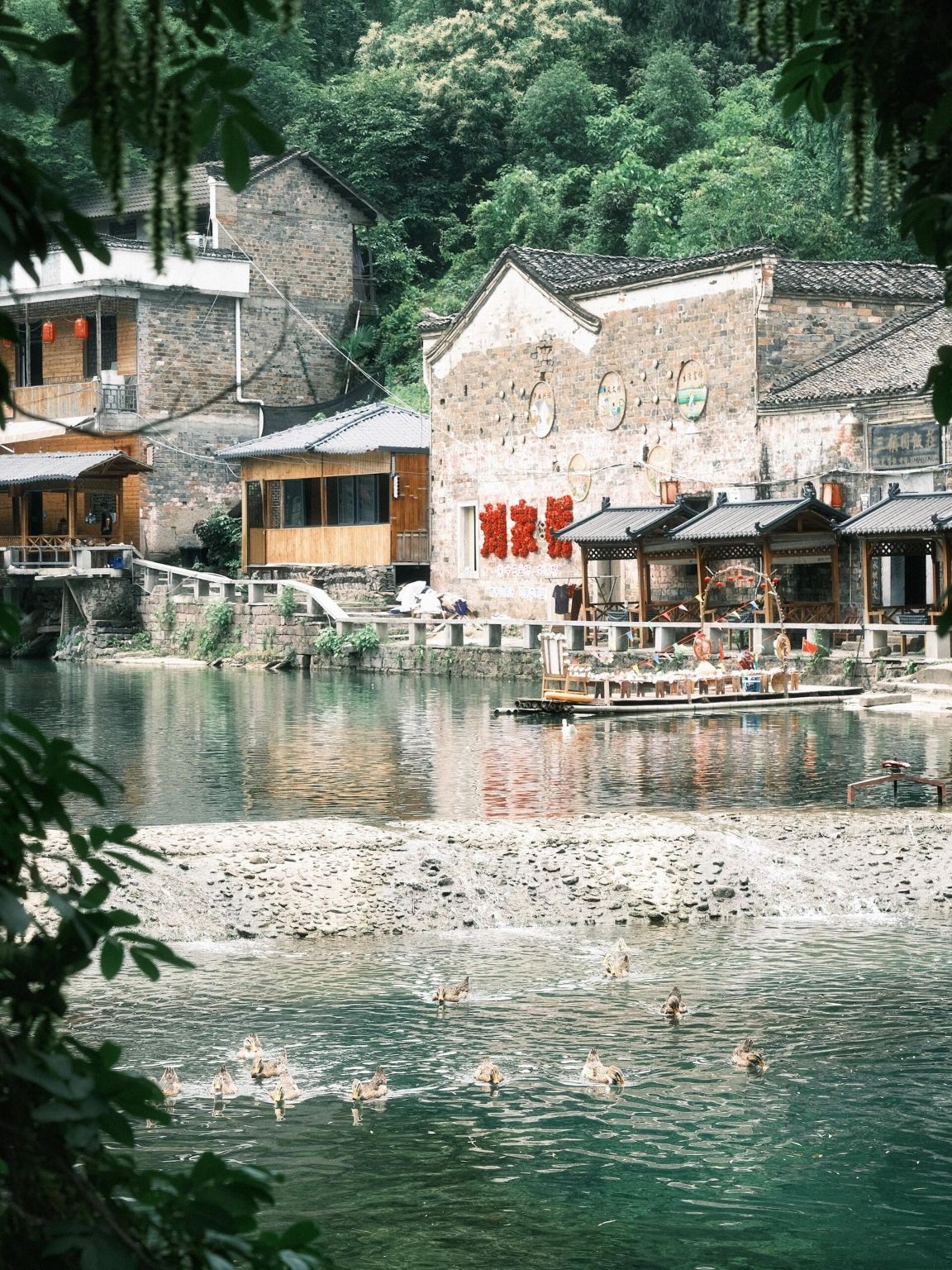 Excursión de un día a la Primera Aldea Antigua Yao de China en Xianning, Hubei + Puente de Liujia + Parque Shiliutan con servicio en chino e inglés