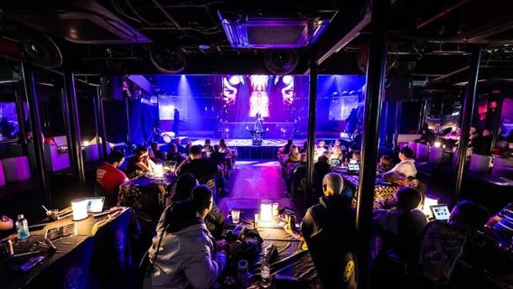 신주쿠에서 현대식 닌자와 가부키 공연과 바(Bar) 호핑 즐기기