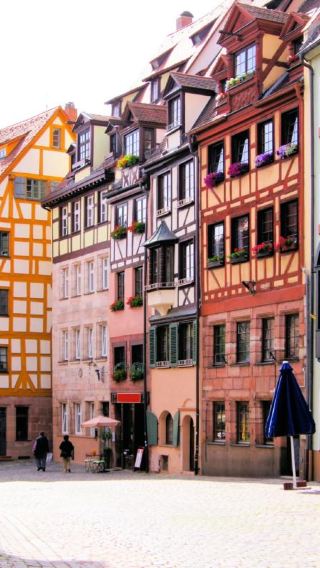 Imperial Castle of Nuremberg + Nuremberg Main Market + St. Lorenz + Altstadt 1-day tour
