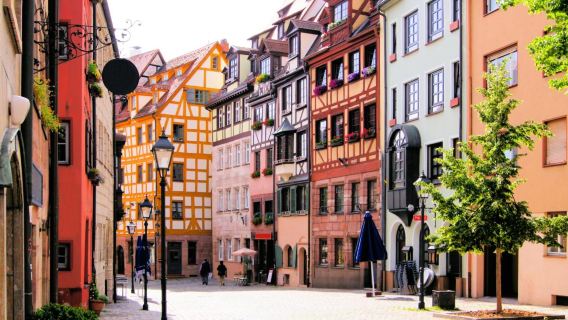 Imperial Castle of Nuremberg + Nuremberg Main Market + St. Lorenz + Altstadt 1-day tour