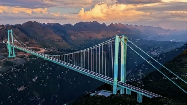 1-Day Private Charter Tour to Huajiang Bridge (Instagrammable Spot) [Dedicated Driver + Door-to-Door Pickup]