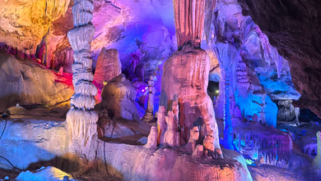 Lawatan sehari ke Tarikan Pelancongan Gua Zhijin [Lawatan berkumpulan santai + Pilihan berlepas jam 10 + Kumpulan kecil eksklusif]