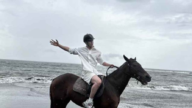 ทัวร์ 1 วัน ชมชายหาดทรายดำที่บาหลี พร้อมกิจกรรมขี่ม้า [เลือกเพิ่มได้: ล่องแก่ง/รถโฟร์วีล/สปา/อูบุด]