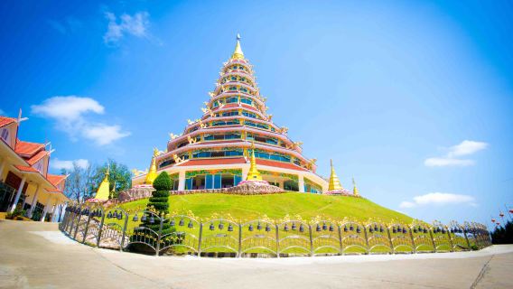 Tour di un giorno a Chiang Rai: Tempio Rosso, Wat Rong Khun e Tempio Blu + Ristorante Alice nel Paese delle Meraviglie