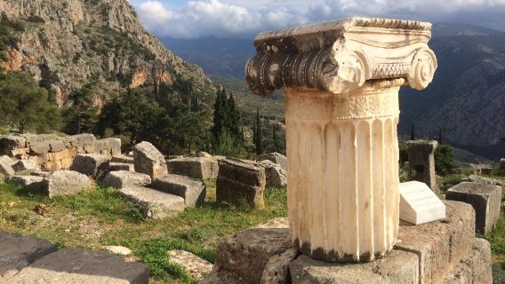 Greece Athens Pergi-Balik + Tapak Arkeologi Delphi + Kampung Arachova Lawatan Sehari [Sewaan Peribadi Berbahasa Cina dengan Pengangkutan dari Pintu ke Pintu]