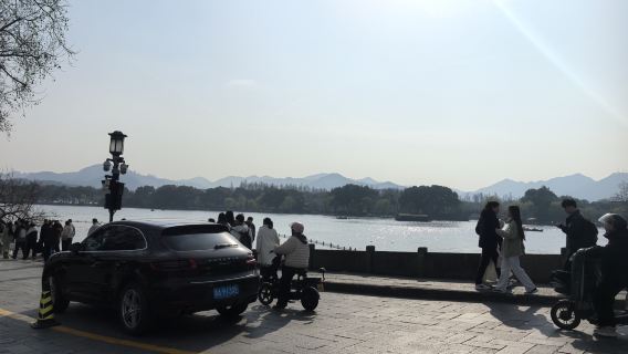 Hangzhou Wuzhen 1-day tour with English-speaking guide (admission ticket not included)