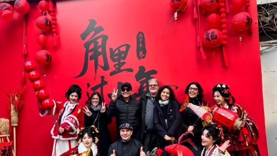 Tour di un giorno con pranzo a Zhujiajiao: antica città, giardino Yu, tempio del dio della città e Bund.