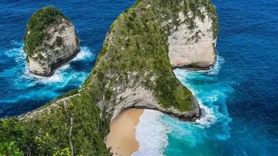 Bali island-wide exclusive transfer service (local drivers familiar with road conditions + flexible itinerary planning + multiple vehicle types to choose from)