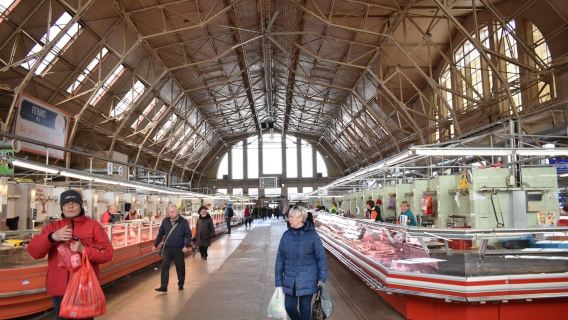 Riga: Central Market Latvian Food Tour with 20 taste samples