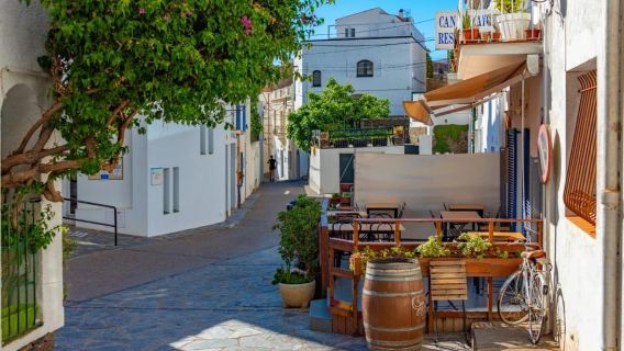From Barcelona: Girona, Figueres, Dalí Museum, and Cadaqués