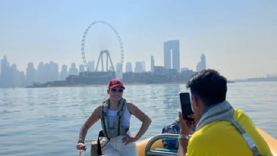 Dubai Marina: Guided Sightseeing Tour by Speedboat