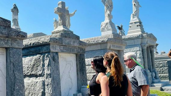 New Orleans: Guided Bus Tour + Garden District Walk