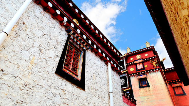 虎跳峽+香格里拉一日遊【經幡+不推騎馬+環納帕海+回程高速】