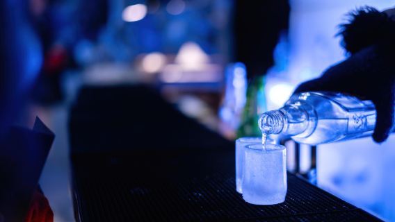 Berlin: Icebar Entrance with 3