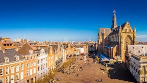 Self guided tour with interactive city game of Haarlem