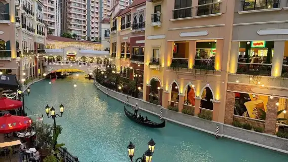 Manila Instagrammable Spots One-Day Tour: National Museum, Venice Grand Canal & Manila Bay Sunset