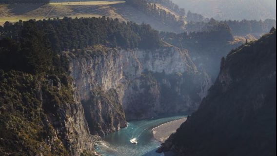 牛奶藍河+ 基督城城堡山【紐西蘭基督城週邊包車沉浸】