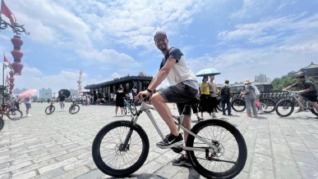 ทัวร์เดินชมซีอาน: ตลาดหนานเหมิน วัดเซียงจื่อ ป้อมปราการเมือง ศิลปะการเขียนตัวอักษรที่บ้านเก่า