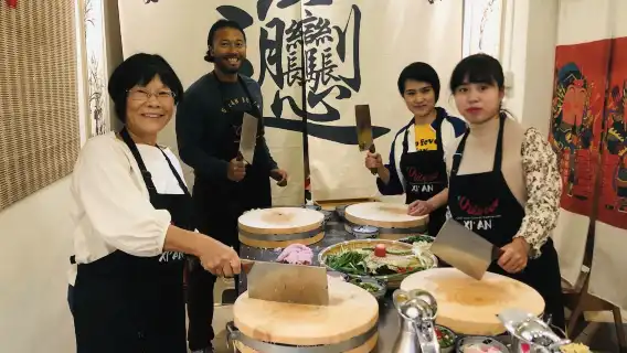 半日西安褲帶麵烹飪課程,附香料市場參觀 - 西安 - Eatwith