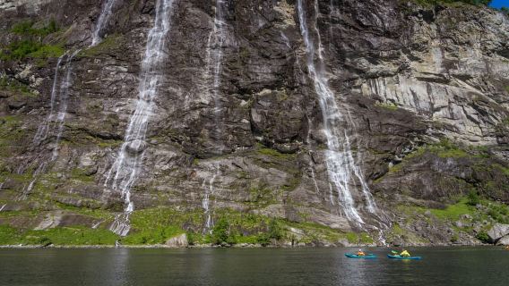 Geiranger: tour in kayak con vista sulle cascate