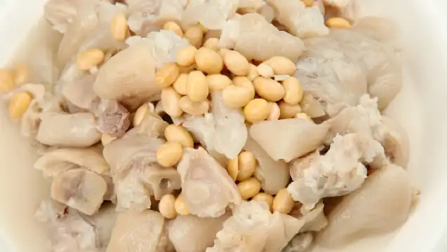 Chengdu century-old teahouse and traditional cuisine