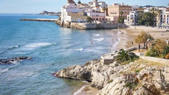 巴塞隆納出發蒙塞拉特山 + 錫切斯包車一日遊