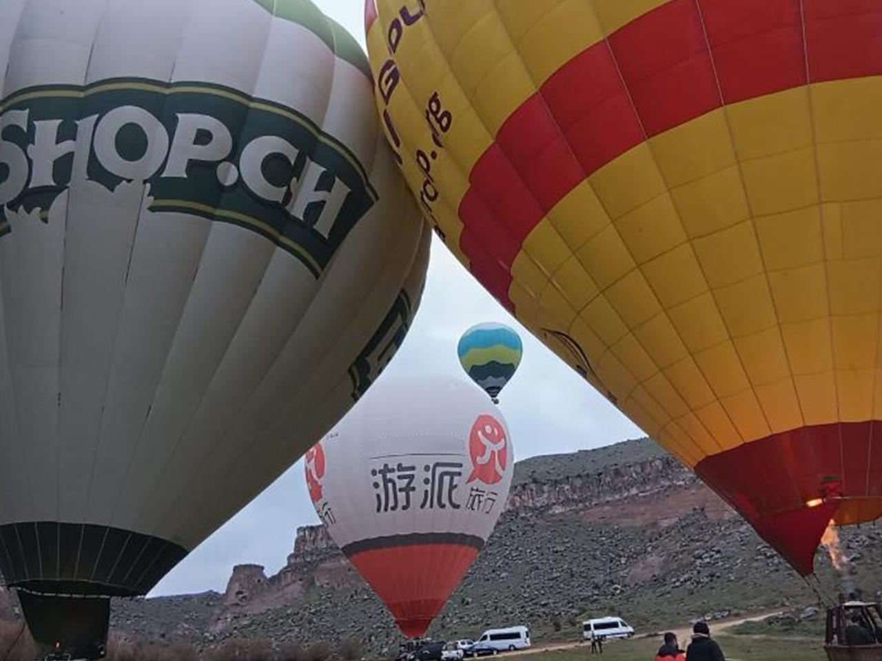 Mongolfiera nella valle di Ihlara, Cappadocia, Turchia