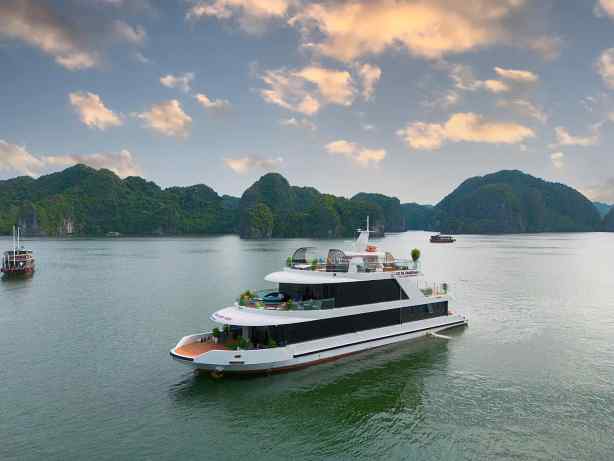 From Cat Ba Island: Luxury Lan Ha Bay Sunset Tour: Kayak, Water Slides, Jacuzzi