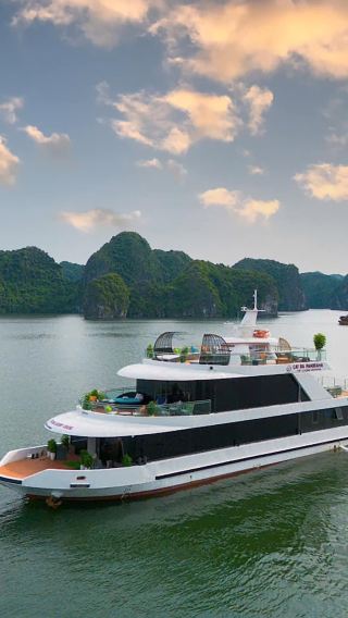 จากเกาะกั๊ตบา: ทัวร์ชมพระอาทิตย์ตกอ่าวลันฮาแบบหรู: พายเรือคายัค, สไลเดอร์น้ำ, อ่างน้ำวน