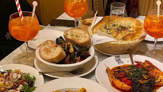 Prenotazione al Ristorante Da Mario, Londra, Inghilterra: un tesoro culinario con piatti italiani amati dalla Principessa Diana. Prenota ora.