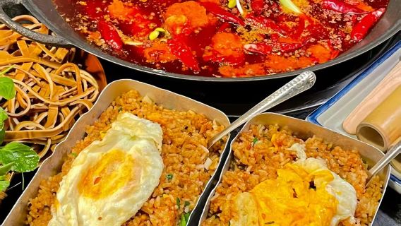 Chongqing Wartime Cave Old Hotpot (Liziba Light Rail Building-Piercing Store) (Retro atmosphere immersive experience + Light rail passing through building photo spot + Secret recipe broth aroma fills the air + Freshly sliced premium meats)