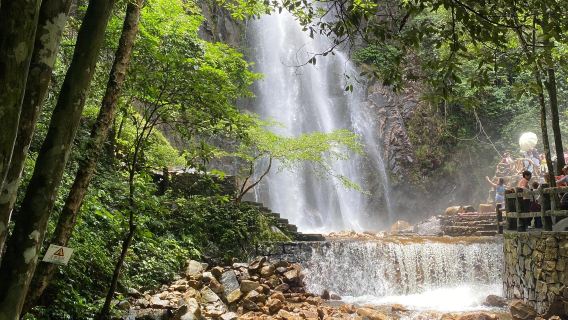 Guangxi Hezhou 1-day Tour with Private Charter: Gupo Mountain + Yushi Stone Forest + Yongfeng Lake Wetland Park (English Service Available)