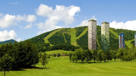 bus ekspres langsung dari Bandara New Chitose ke Hoshino Resort Tomamu di Sapporo.