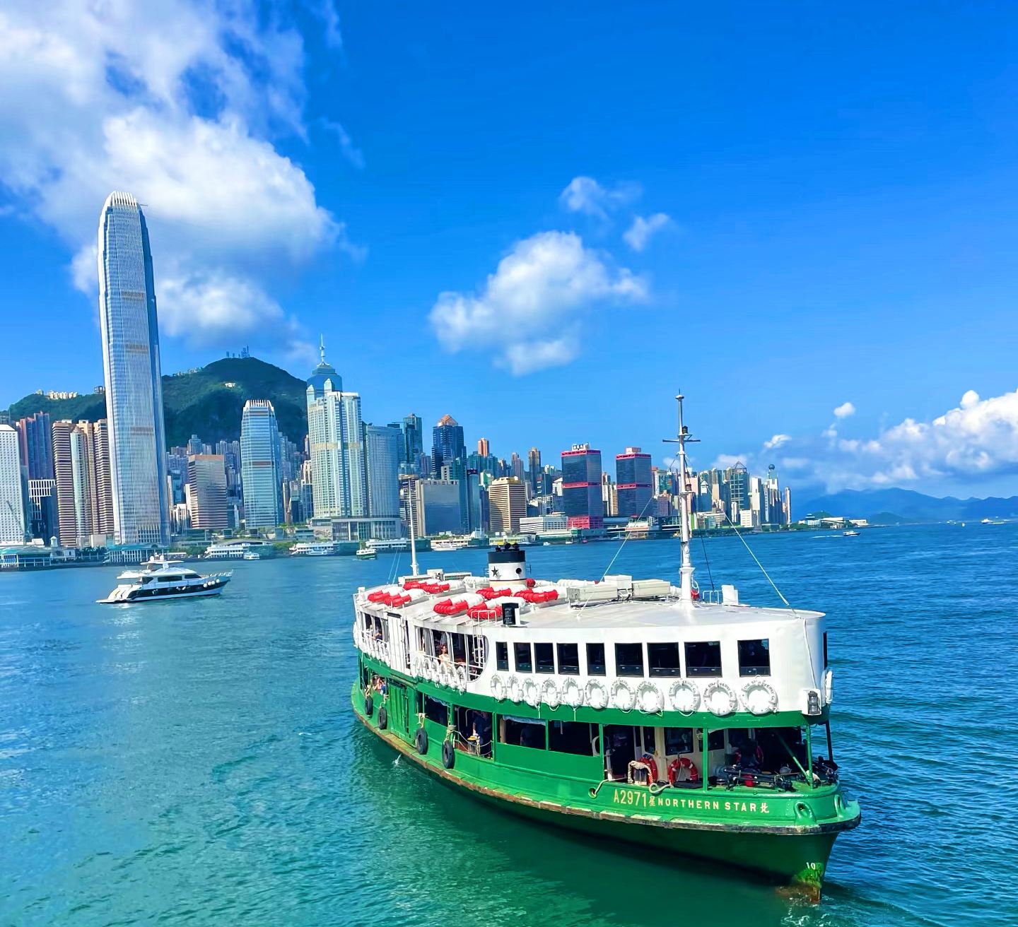 [Hong Kong Private Charter Custom Tour] Victoria Peak + Tsim Sha Tsui + Victoria Harbour + Avenue of Stars HK Half-day/1-day Tour