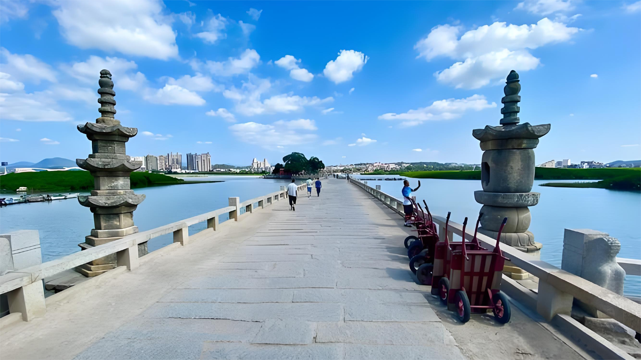 Group tour from Xiamen to Quanzhou Luoyang Bridge, Kaiyuan Temple, South Shaolin Temple, and Xunpu Village (one-day tour).