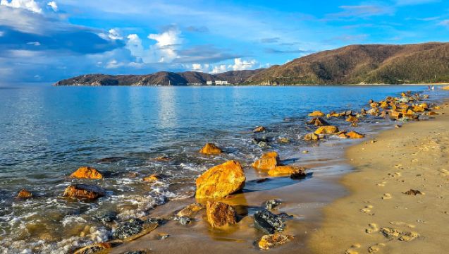 (Door-to-door pickup, no shopping) | Wuzhizhou Island + Yalong Bay Beach + Sunny Bay + Dadonghai Beach