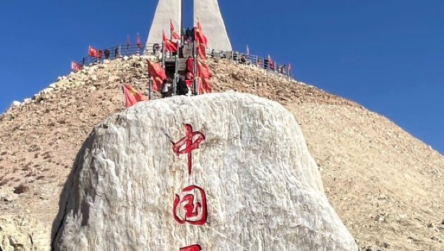 [Kumpulan Kecil 2-6 Orang] Lawatan Sehari ke Kaunti Wuqia + Pertemuan Pergunungan Tianshan & Kunlun + Kutub Barat