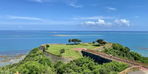 【幸福鬆餅代約】沖繩南部一日遊|知念岬・新原海灘・糸滿魚市