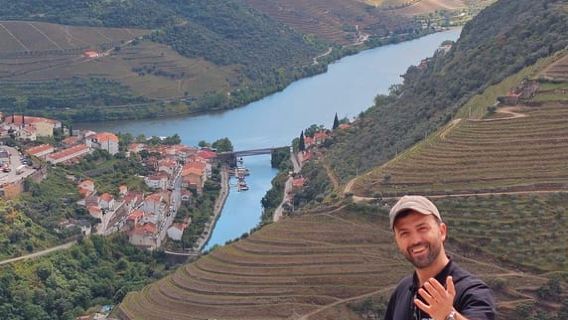 Porto: Douro Valley Small Group Tour | Boutique Wineries & Boat Cruise