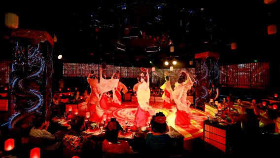 Chengdu Shu Palace Banquet: Enjoy food while watching performances, witness Sichuan opera face-changing, and explore an ancient Chinese market