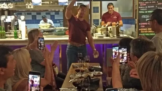 馬德里小吃和葡萄酒品嚐徒步之旅——小團當地酒吧