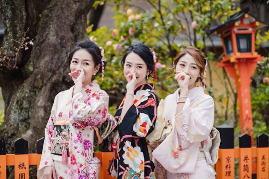 Travel photography in Kyoto, Japan [kimono rental + photo shooting at Yasaka Shrine/Fushimi Inari and other places + high-quality professional services]
