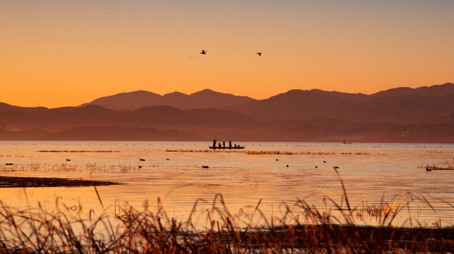 瀘沽湖一日遊2-14人小團【可升級獨立團真純玩｜豬槽船遊湖】
